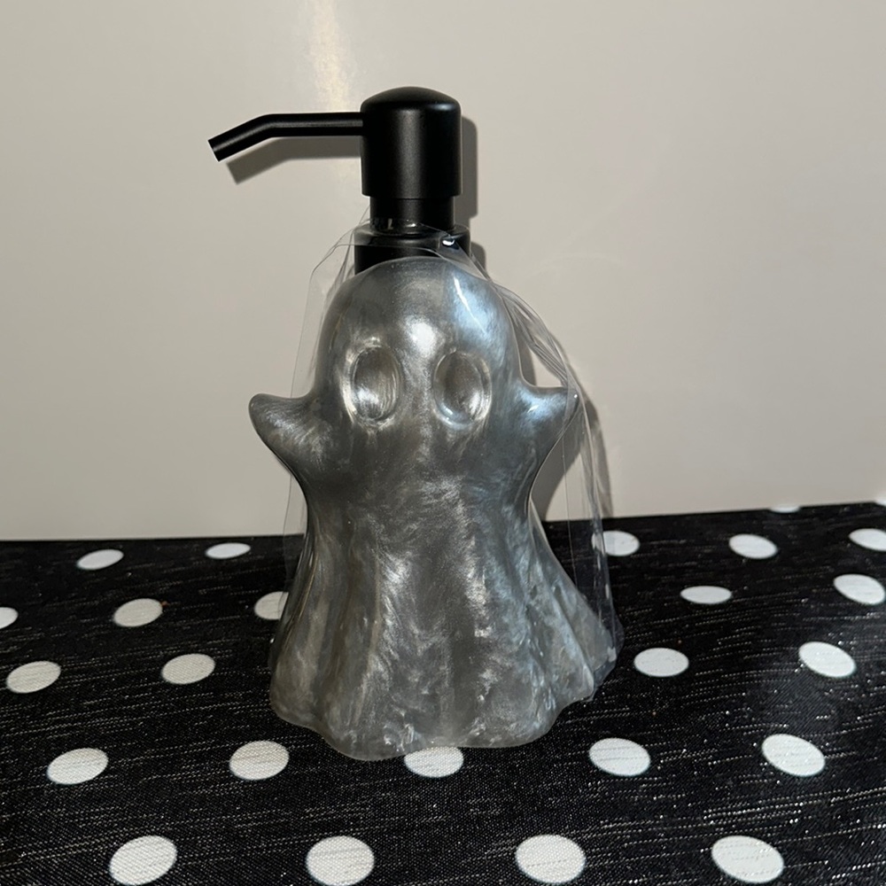 Haunted manor ghost soap dispenser